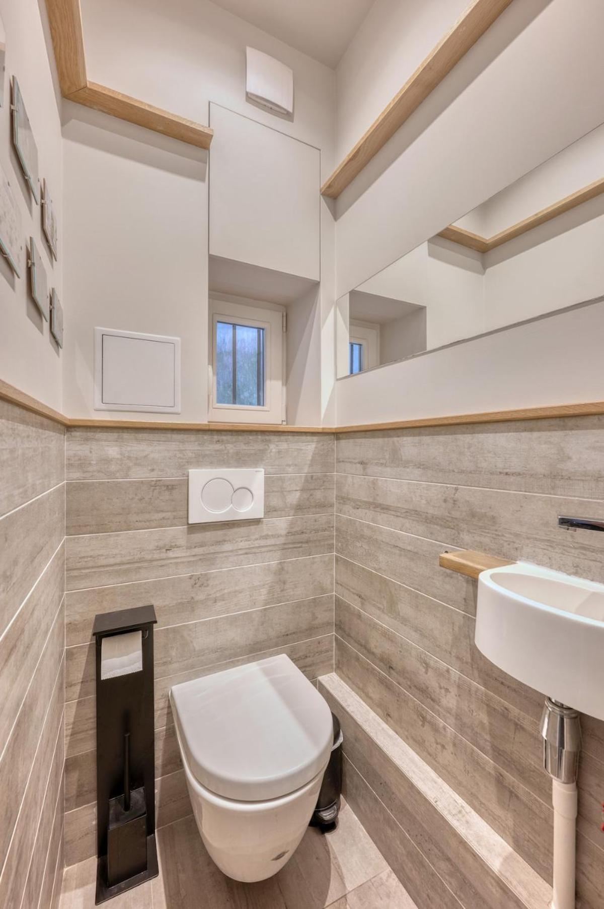 Charming Two-room With Terrace In Saint-germain-des-prés *