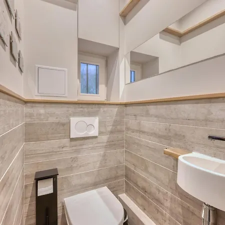 Charming Two-room With Terrace In Saint-germain-des-prés *